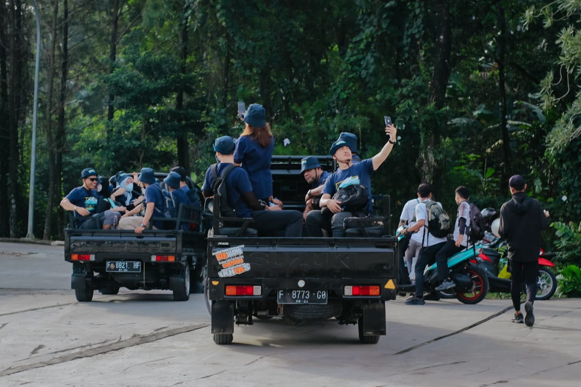 pickup menuju lokasi trekking